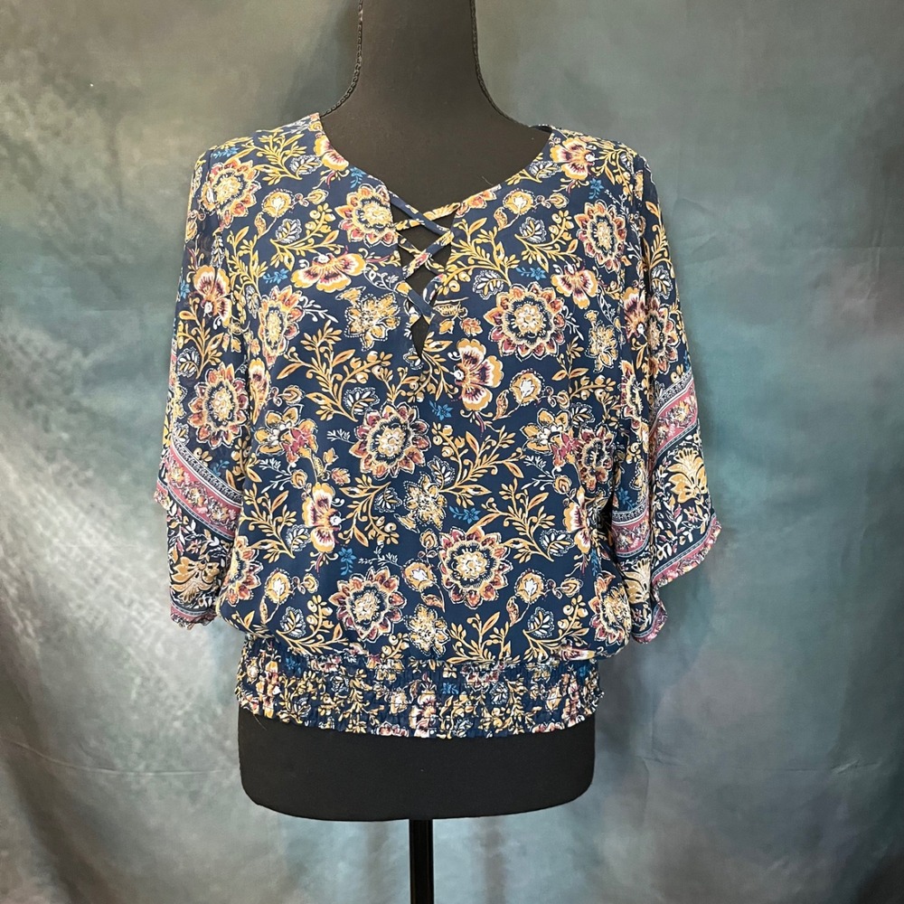 Lily White Navy Floral Smocked Hem Lattice V-Neck Blouse‎ Large